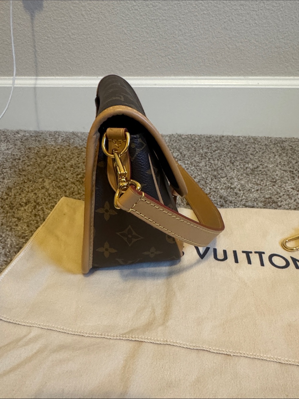 AUTHENTIC LOUIS VUITTON DIANE HANDBAG - Picture 3 of 13